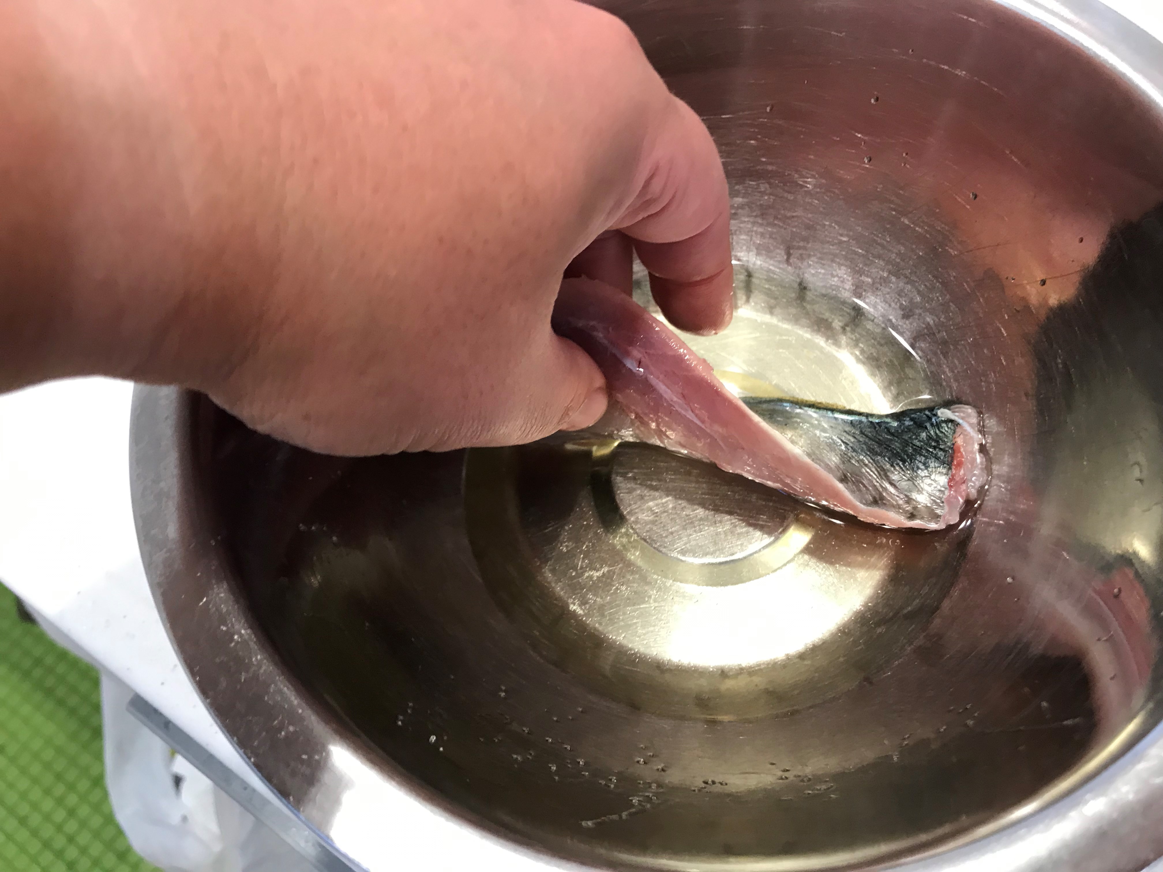 炙れば旨味の大洪水 アジの酢締めレシピ Fam Fishing