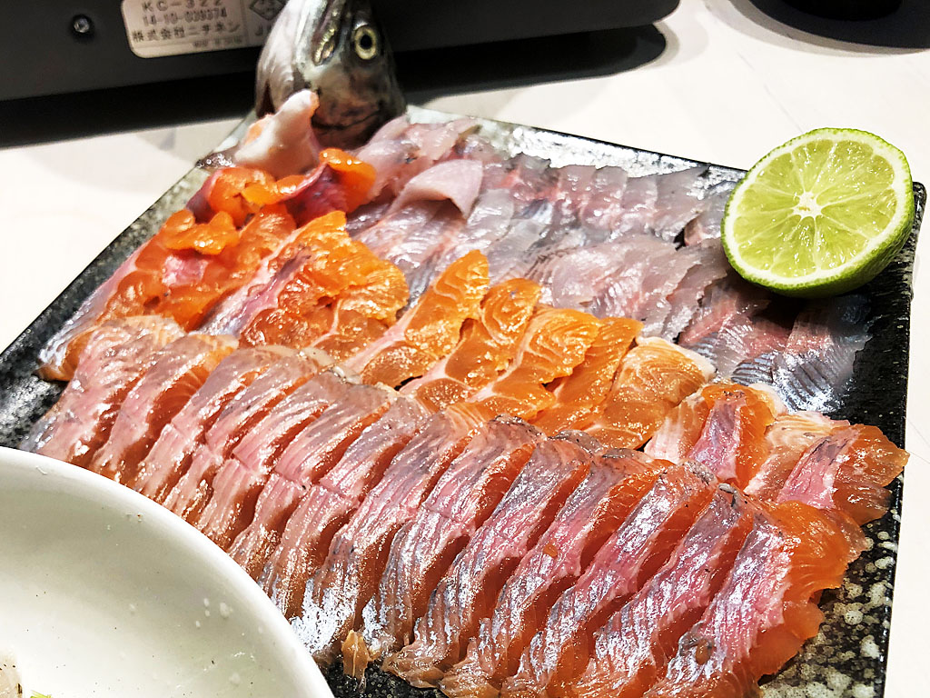 ニジマスの刺し身