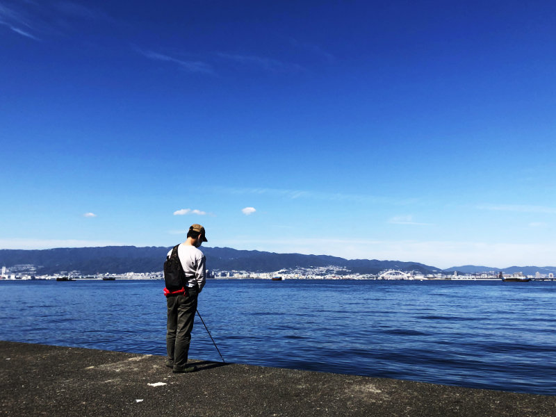 秋の沖堤 吸い込まれそうな青空