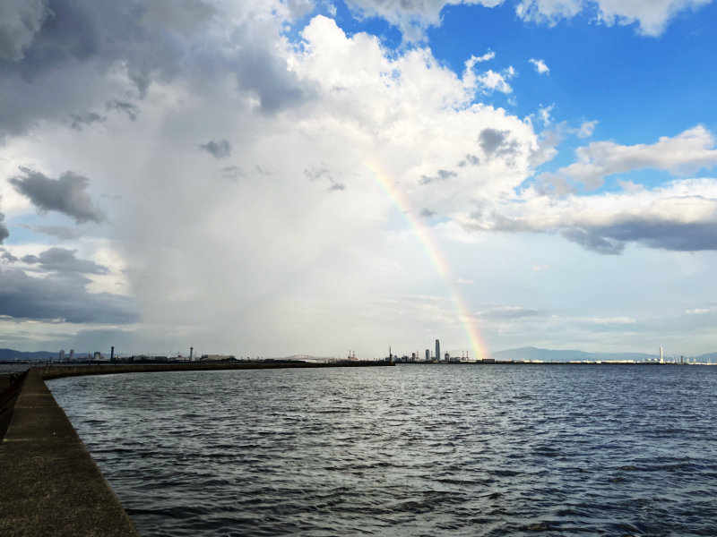 武庫川一文字から大阪南港付近の虹を望む